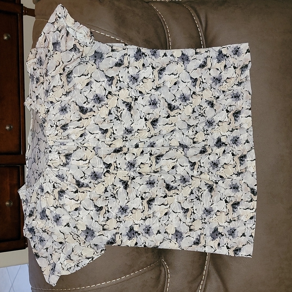 Croft & Barrow, Short-Sleeved, Textured Multi-Colored (Black/Gray/Beige) Blouse